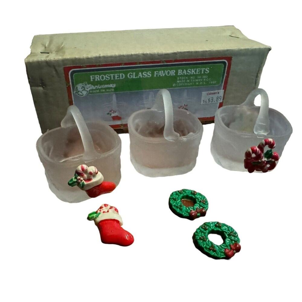 Christmas Around the World VTG Frosted Glass Favor Baskets (3) Treats‎ Nuts READ